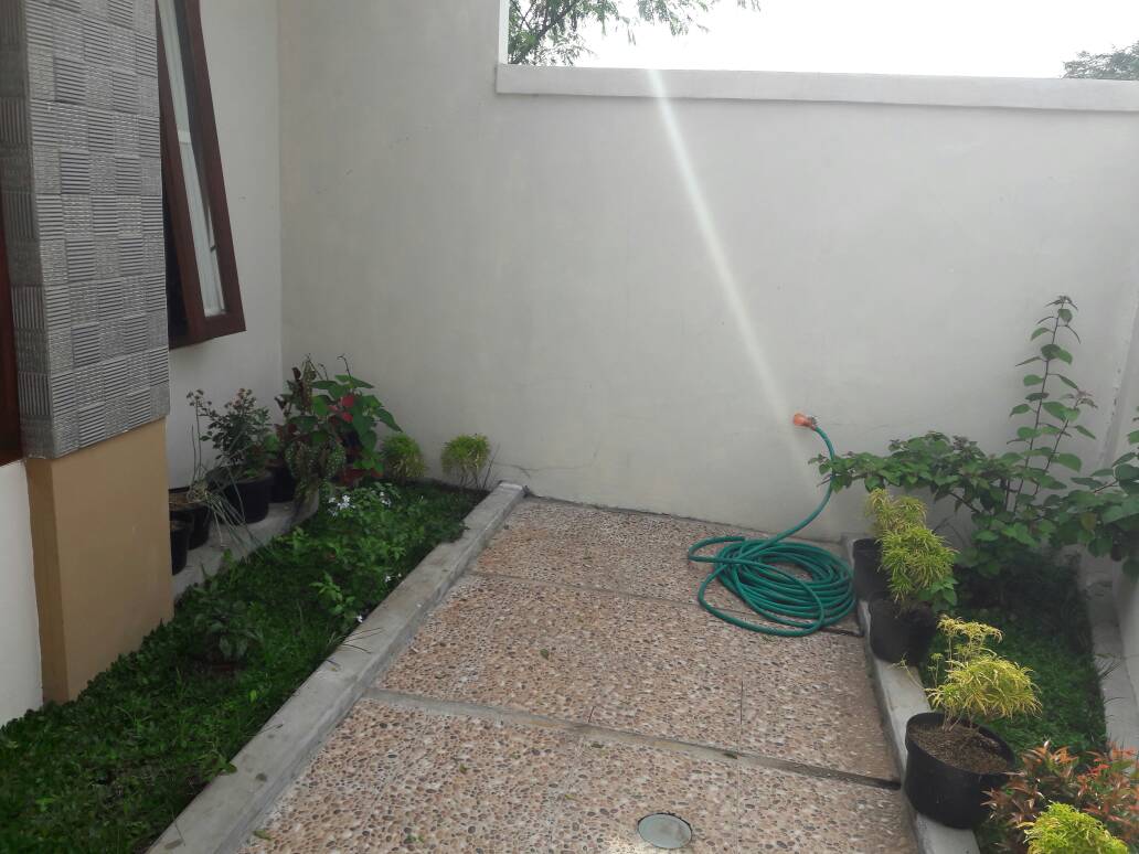 Rumah Dijual Rumah Second Baru 3 tahun Dibangun Dekat 